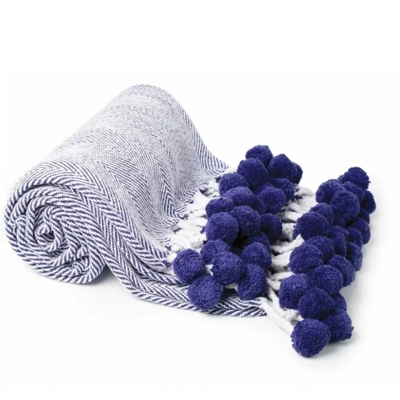 Karma living herringbone patterned throw with pom-pom trim - new in bag!! - Picture 2 of 10